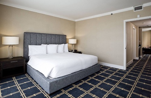 Sunnyvale West Hotel | Deluxe 1 King at The Grand Hotel, Onsite Pool, Pet-Friendly Property