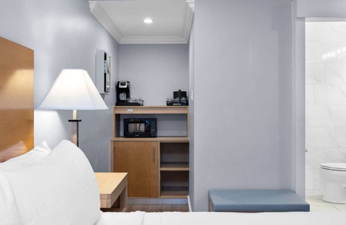Millbrae Hotel | Deluxe King Free Breakfast + Free Parking in Bay Area