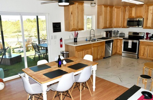 Joshua Tree House | Desert Game House with Hot Tub and Stargazing