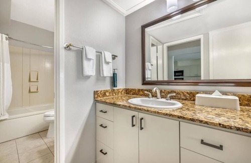 Canyon Corridor Hotel | Desert Oasis Villa l 2 Modern Suites w/Full Kitchen + Pool Access & Waterslides