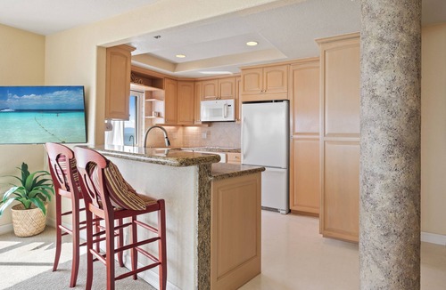 South Redondo Condo | Direct Oceanfront Condo - Unobstructed View - Hear the Waves-Unwind-Read a Book