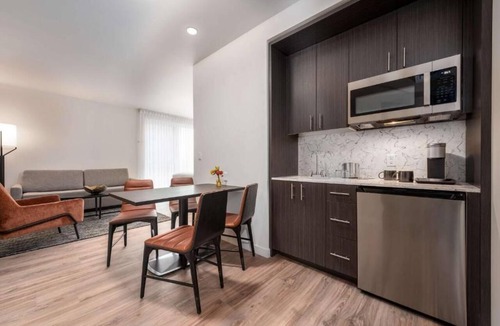 Central Area Hotel | Discover a Relaxing Space Near Local Attractions & Dinings | Paid Parking Onsite