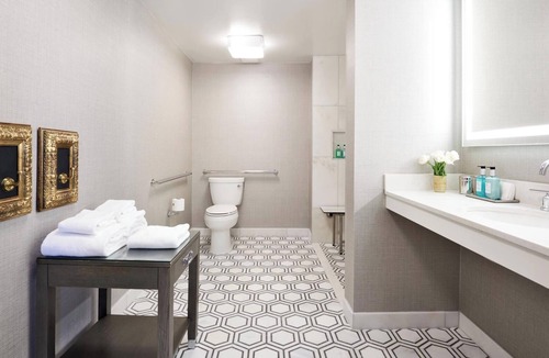 Norma Triangle Hotel | Discover an Elegant Lifestyle in LA! Pool, Pet-friendly, Near Hollywood Museum!