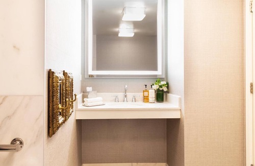Norma Triangle Hotel | Discover an Elegant Lifestyle in LA! Pool, Pet-friendly, Near Hollywood Museum!