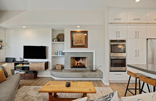 Padaro Lane House | Discover luxury and ocean views at the 3BR Padaro Beach Contemporary in Carpinteria.
