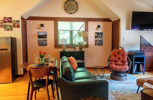 Adelma Beach Apartment | Discovery Ridge Studio-A Peaceful Country Getaway