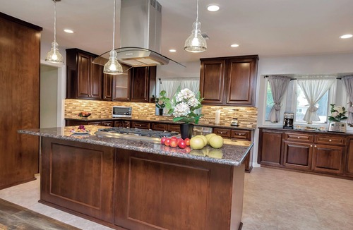 Hermosa Village House | Disneyland walking distance 5 bedrooms and 3 bath in Anaheim, Ca.