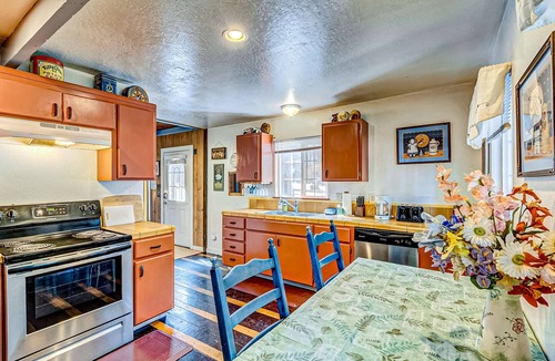 Tahoe Island Cabin | Dog Friendly Cabin with Hot Tub & Fireplace near Camp Richardson