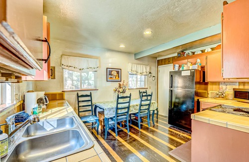 Tahoe Island Cabin | Dog-friendly cabin with private hot tub near Camp Richardson