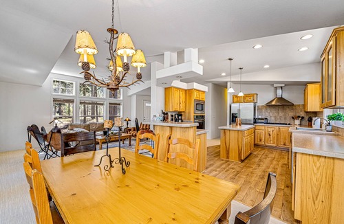 Sloat House | Dog-friendly home on 200 acres with mountain view, fishing ponds & river access