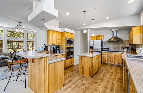Sloat House | Dog-friendly home on 200 acres with mountain view, fishing ponds & river access