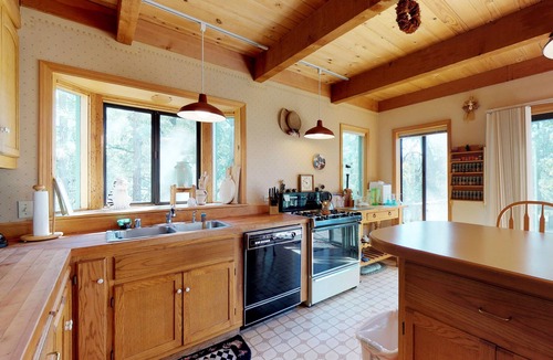 Arnold Cabin | Dog-friendly mountain cabin with gas fireplace near skiing