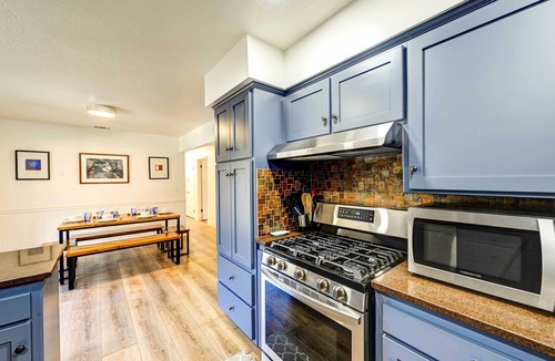 Oakhurst Cottage | Dog-friendly Oakhurst Home: Walk to Downtown!
