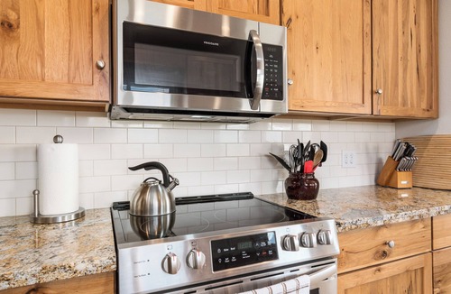 Cathlamet House | Dog Friendly Puget Island Home on the Columbia River. Secure Private Moorage!