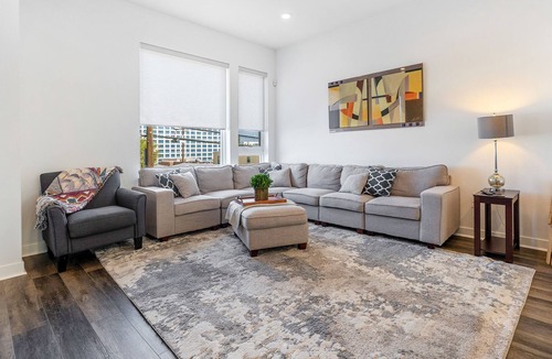 Central San Pedro House | Dog-friendly San Pedro home with deck, outdoor kitchen, AC, & washer/dryer