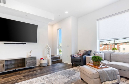 Central San Pedro House | Dog-friendly San Pedro home with deck, outdoor kitchen, AC, & washer/dryer
