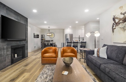 Northwest Bellevue Condo | Downtown Bellevue! 2BD-total REMODEL, walk to all the great restaurants!