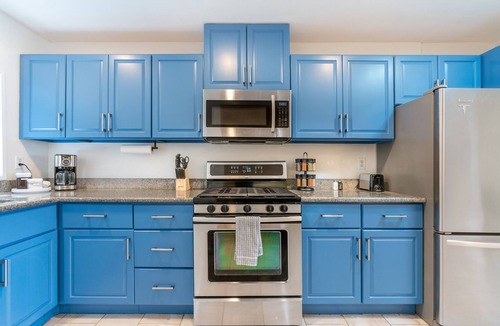 Mosswood Cottage | Downtown Cottage, Off-street parking, dog friendly