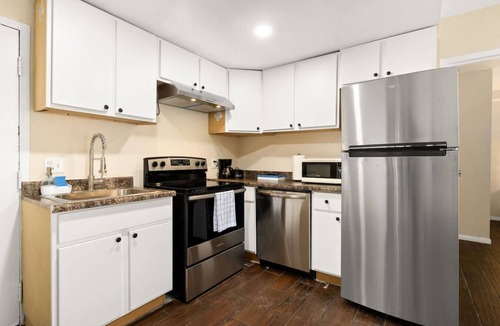 Willmore Apartment | Downtown Garage Parking | 30 Min to Disneyland