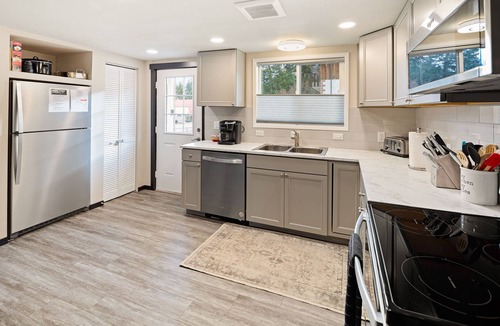 Leavenworth House | Downtown Leavenworth - Walk to Town, Hot Tub, Family Friendly, Expansive Lawn!