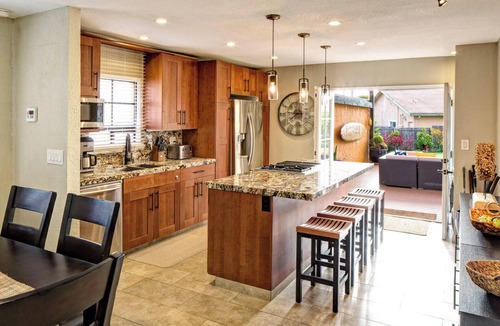 Morro Bay House | Downtown location with putting green