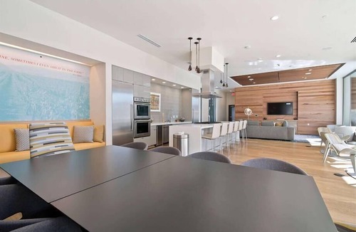 Shoreline West Apartment | Downtown Mountain View 2 BR | Close to Castro St