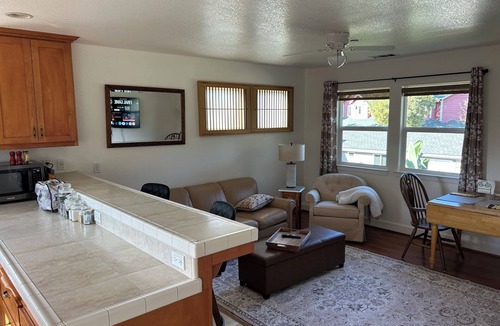 San Luis Obispo Apartment | Downtown San Luis Obispo Modern Carriage House Apartment