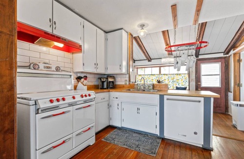 San Luis Obispo House | Downtown SLO Victorian+Sleeps 12+Walkable+Private
