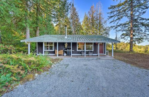 Concrete House | Dreamy Riverside Cabin with Fireplace & Grill