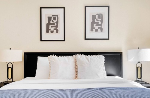 Walnut Creek Apartment | Dreamy Walnut Creek 1BR w/ BBQ, Gym & W/D, walk to BART, by Blueground