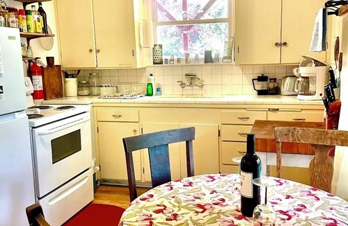 Dunsmuir Cottage | Dunsmuir Cellar Cottage