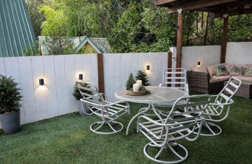 Dunsmuir House | Dunsmuir Getaway