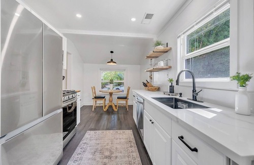 Central Sacramento House | East Sac Super Charmer! 3+3 Cozy & Comfortable in safe neighborhood!
