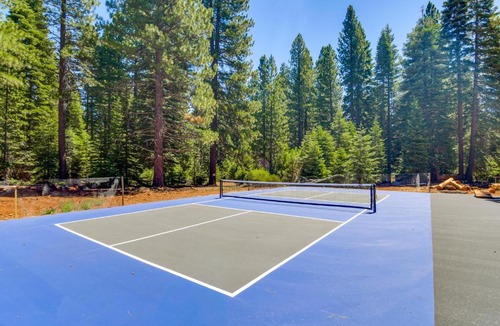 Peninsula Village House | East Shore Peninsula Cabin w/Pickleball Court