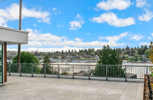 Eastlake Apartment | Eastlake Studio Retreat for Creatives, Professionals & City Explorers