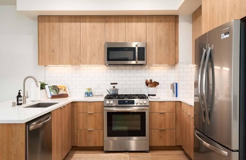 Burlingame Condo | Elegant 1BR Condo with Pool– One Adrian Living