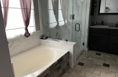 Regency Park House | Elegant & Comfortable Room SMF