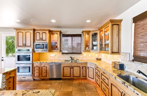 Browns Valley House | Elegant Custom Home! Lake! Swim! Fish! Hiking/Walking Trails! Boat!