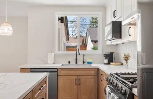 The Plaza House | Elegant Oasis | Heated Pool & Spa | 5mi to Beach