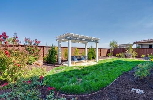 Woodland House | Elegant & Spacious Retreat w/Yard in Woodland!
