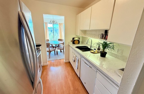 Walnut Creek Condo | Elevator, Private Parking Balcony, CalKingBed Entire rental unit in Wanut creek