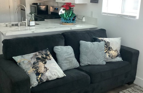 Hawthorne House | Elite home near Sofi, Intuit, Kia Stadiums, LAX, local shops, beaches & more!