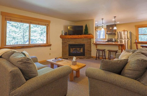 Mazama Cabin | Elk Lodge: Spacious Cabin Near Trails & Ski Access