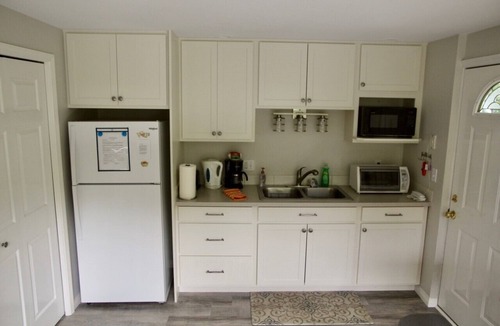 Bellingham Apartment | 'Emerald Lake' Studio - SUMMERTIME!