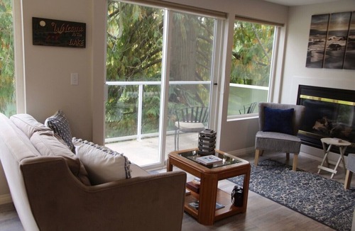 Bellingham Apartment | 'Emerald Lake' Studio - SUMMERTIME!