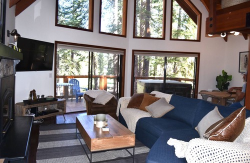 Truckee Ski Chalet | Enchanting Chalet on the 16th fairway of Tahoe Donner
