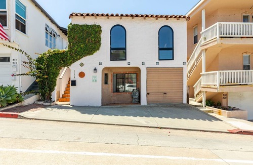 El Porto Apartment | Enchanting Duplex | Ocean Views | 1 Block to Beach