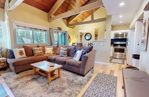 Majestic Pines Condo | End Unit, lots of natural light. Near the Golf Course. On-site Pool!