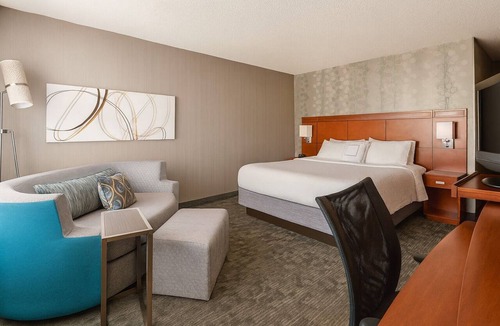 Camarillo Hotel | Enjoy a Hassle-Free Stay! Pet-Friendly, Close to Camarillo Ranch House