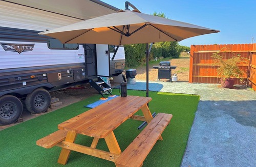 Reedley House | Enjoyable 2-bedroom RV/trailer with AC in Reedleyin the country